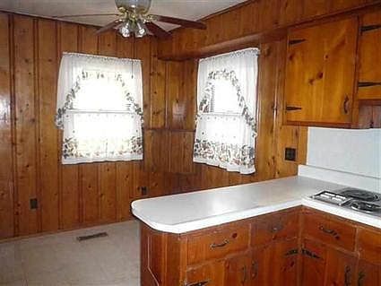 5th image of 415 Barnett St