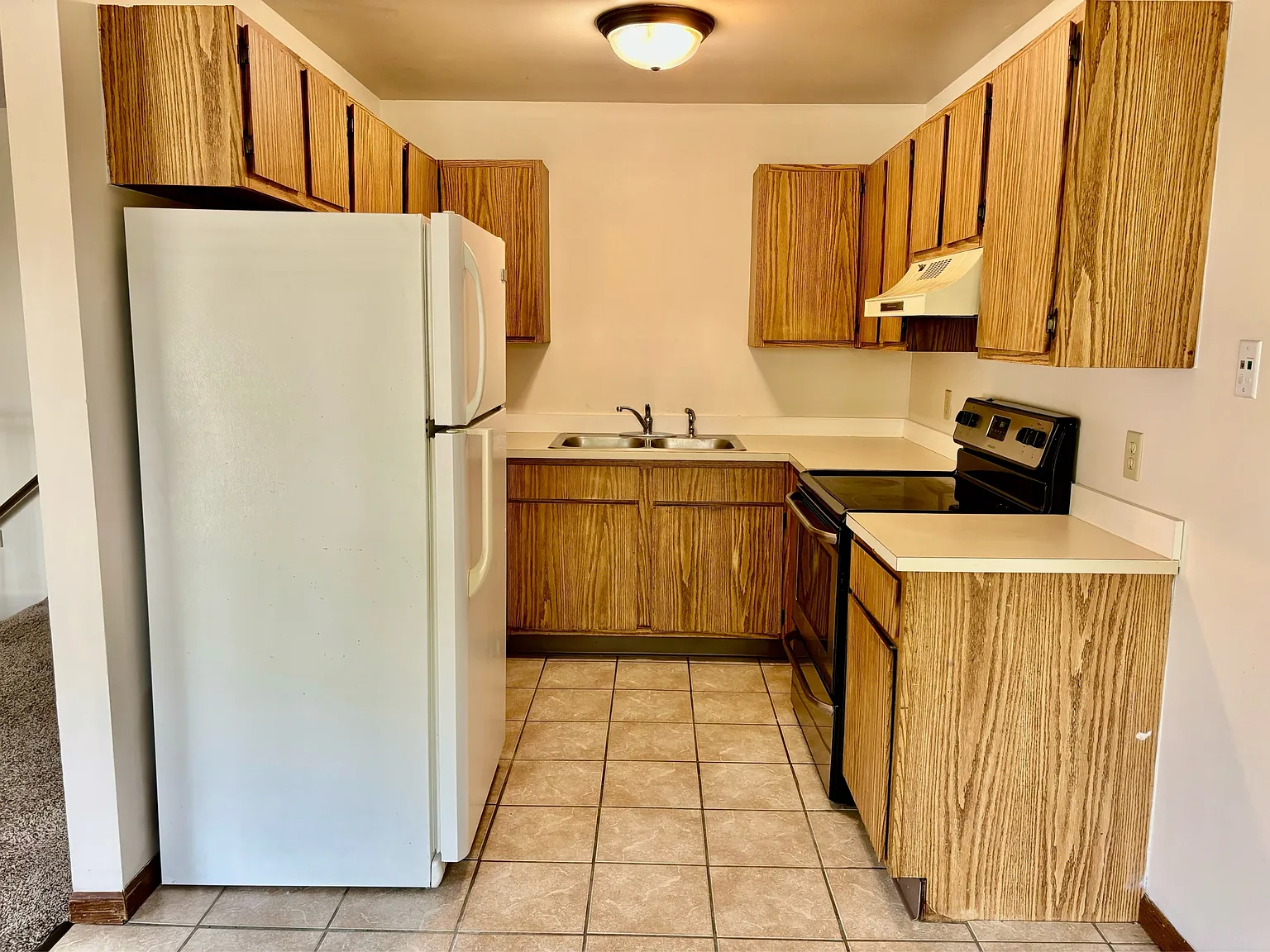 369 Oxford Ct - Unit3 — Photo 2