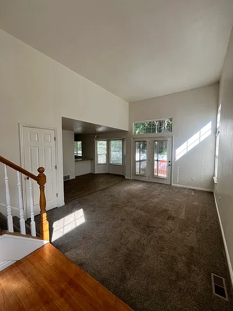 3 bed, 1552 sqft, $2,100 — Photo 2
