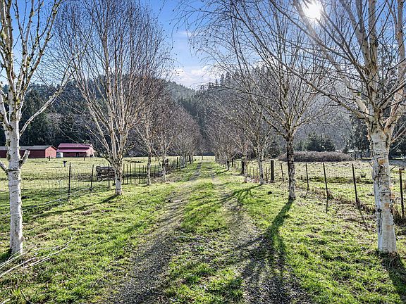 2nd image of 4834 Yachats River Rd