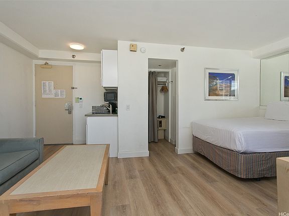 5th image of 444 Kanekapolei St #1204