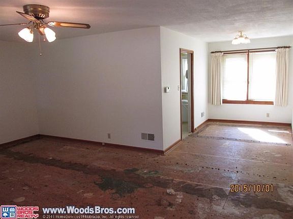 5th image of 255 W 1st St
