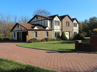 52 Cragmere Rd, Airmont, NY 10901