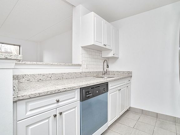 5th image of 304 W 117th St #6B