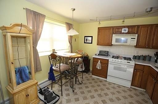4th image of 25 Edgelawn Ave APT 8