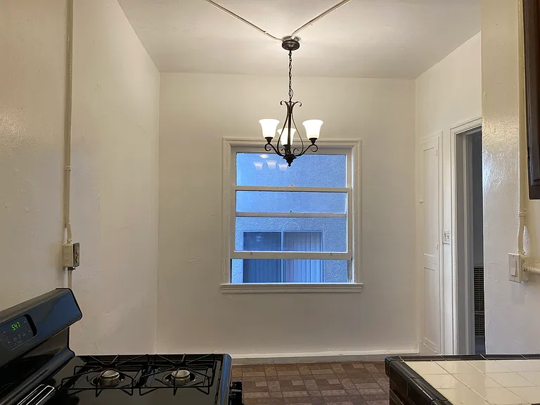554 S Hobart Blvd #209 — Photo 9