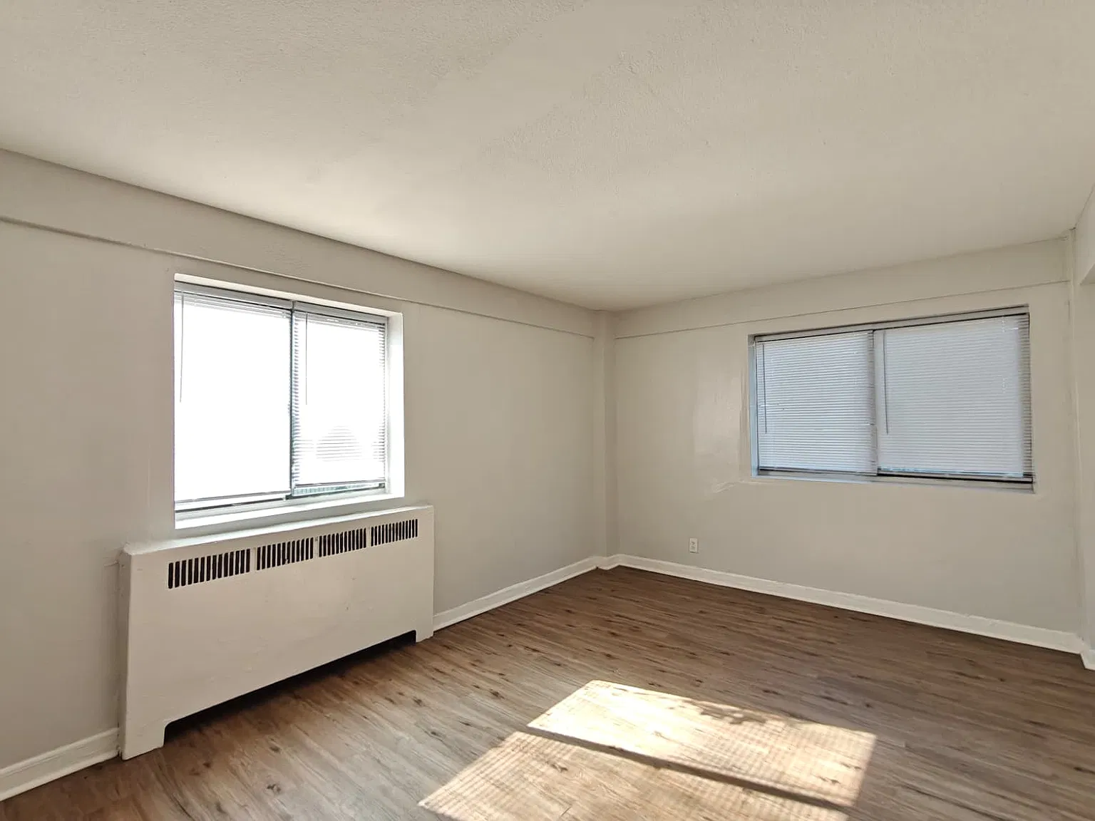 Beautiful Apartment Available Now! — Photo 4