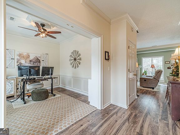 5th image of 2240 Emerald Dr