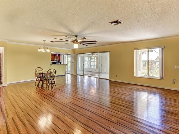 5th image of 1621 Spring Garden Dr