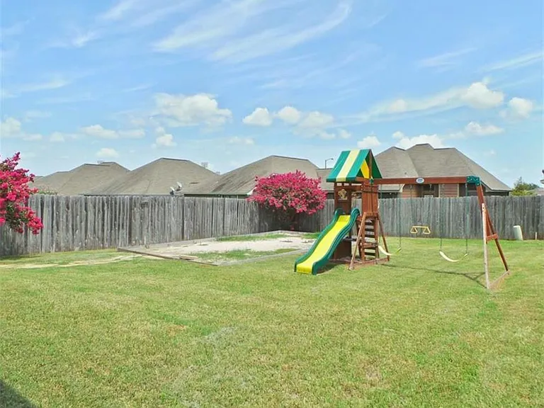 2711 Silver Oak Dr — Photo 14