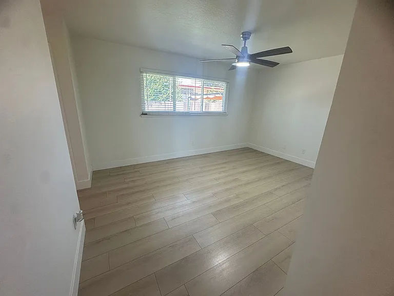 9101 Rosewood Dr — Photo 32