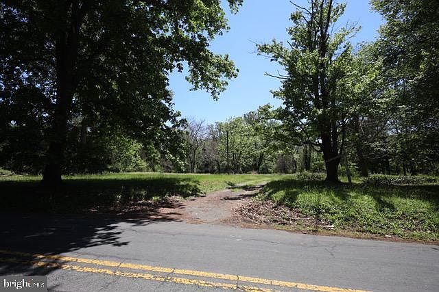 1st image of 18465 Brooke Rd