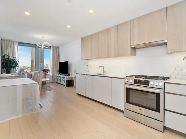 3 Court Square image 1 of 6