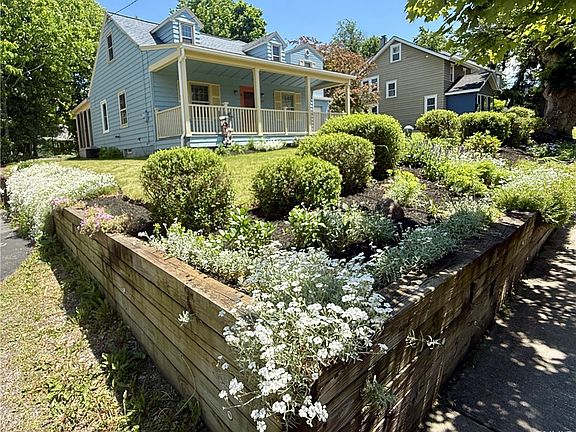 3rd image of 923 Cumberland Ave