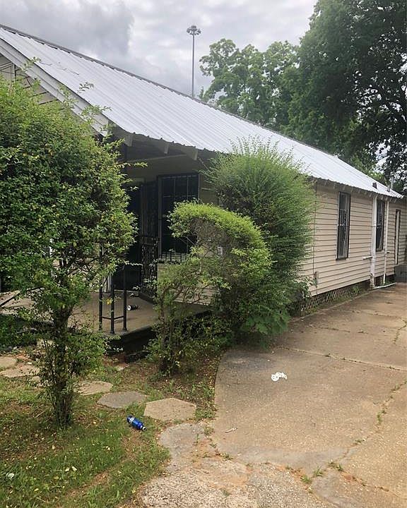 2nd image of 933 Stephens St