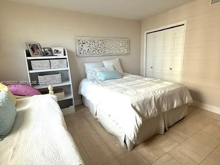 1121 Crandon Blvd #D702 — Photo 9