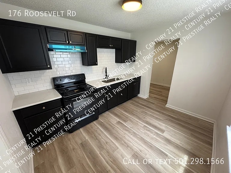 176 Roosevelt Rd — Photo 4