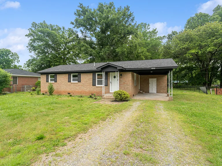 1009 Sylvia Cir — Photo 13