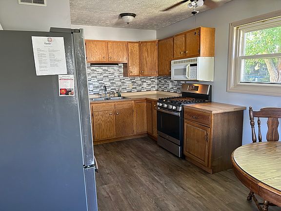 3rd image of 921 Delman Dr