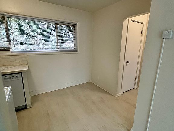 5th image of 5042 SW Corbett Ave #1B-1Ba-660Sqft