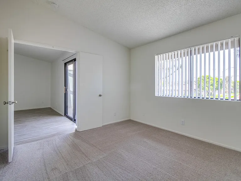 Harbor Cliff Apartments — Photo 16