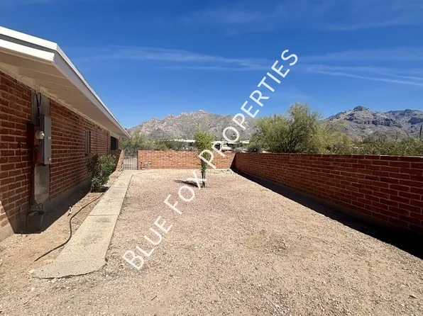 900 E Via Lucitas, Tucson, AZ 85718