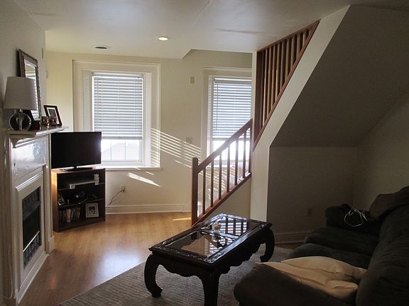 4th image of 1319 Riverside Dr APT 400