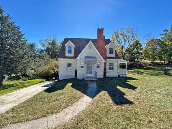 125 14th St NW, Pulaski, VA 24301