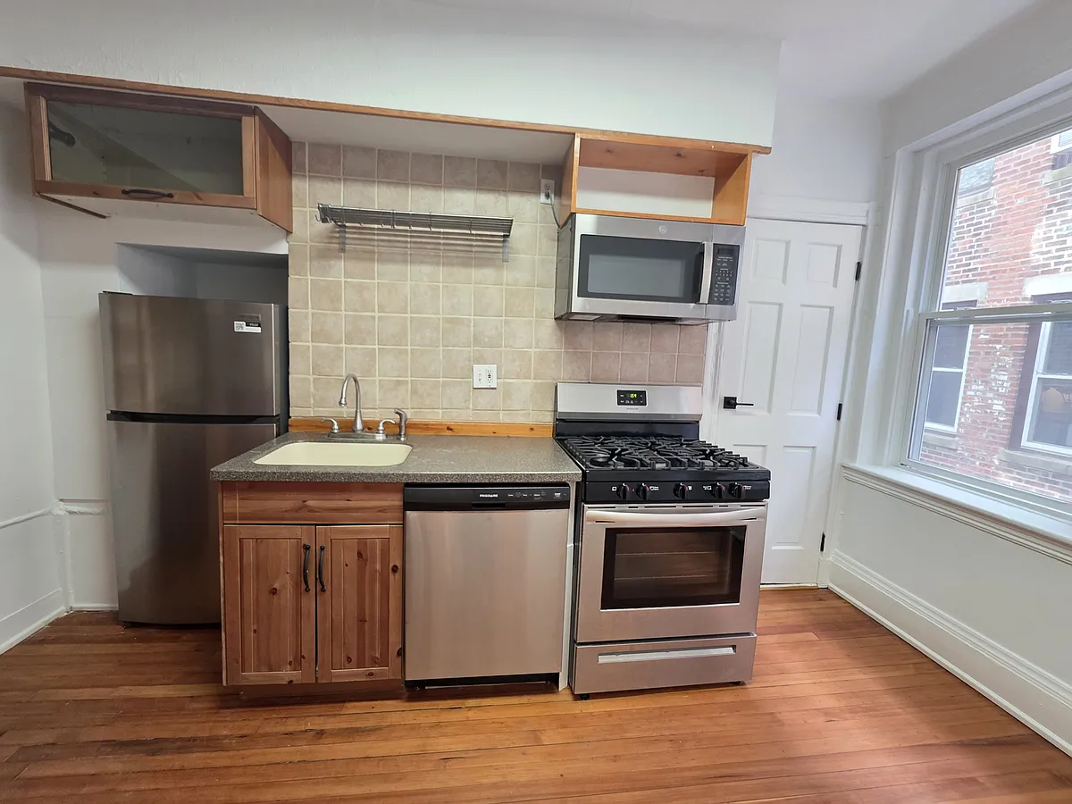 Building Photo - 5 Braemore Rd #13