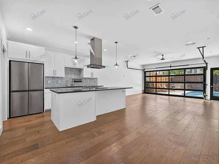 4413 Roseland Ave — Photo 5