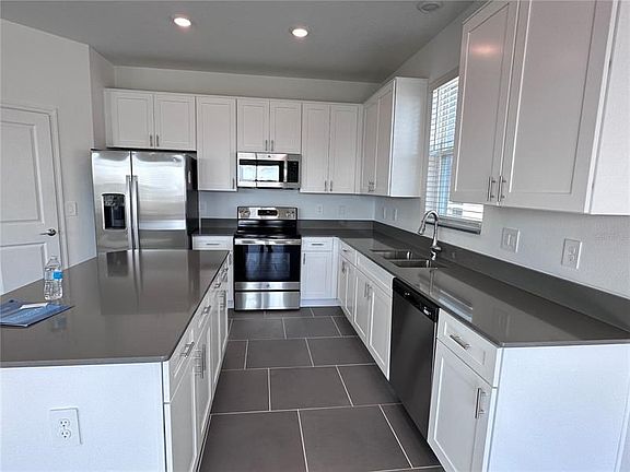 2nd image of 635 Grove Dr