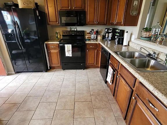 3rd image of 3020 Beechwood Dr