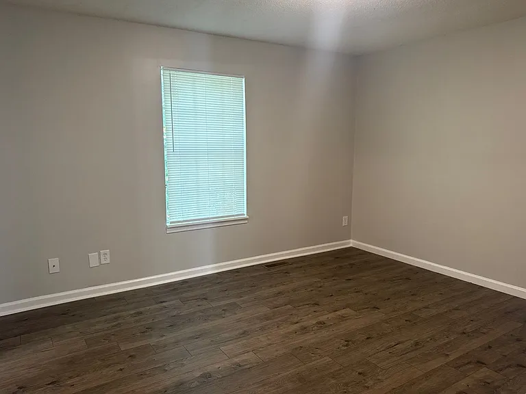 1068 Wallace Rd #B7 — Photo 5