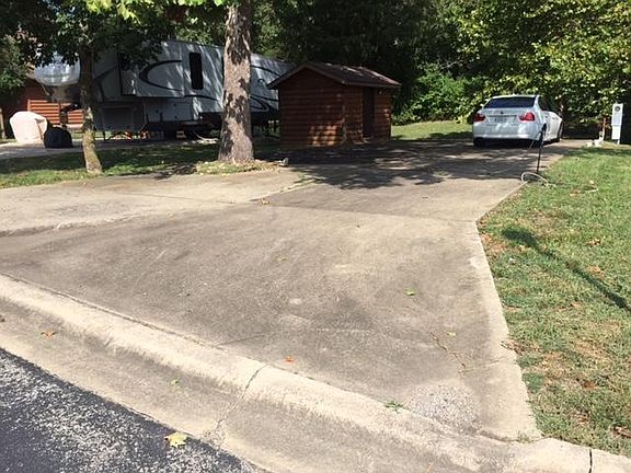 3rd image of 100 Fox Hole Ln