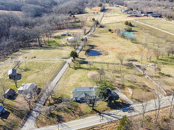 3rd image of 405 Fairfield Rd