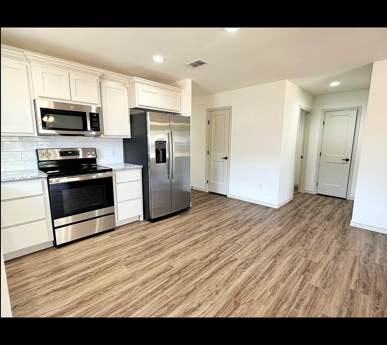 3 bed, 1260 sqft, $3,000 — Photo 4