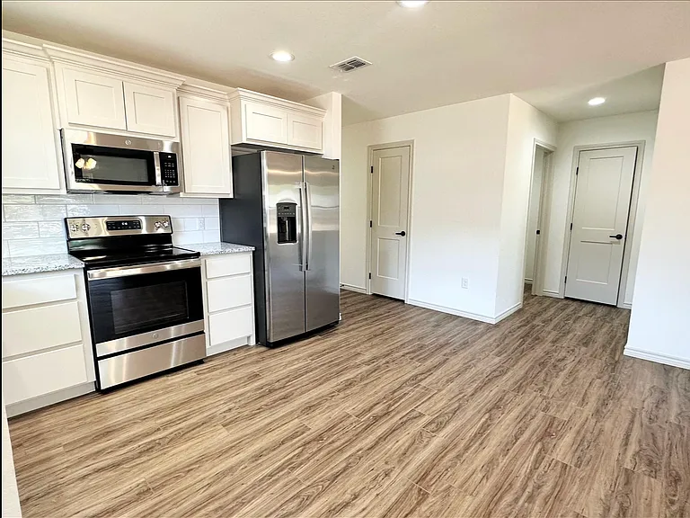2658 N Willis St — Photo 4