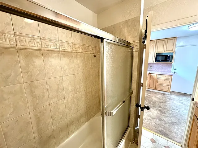 520 E 15th St #4 — Photo 6