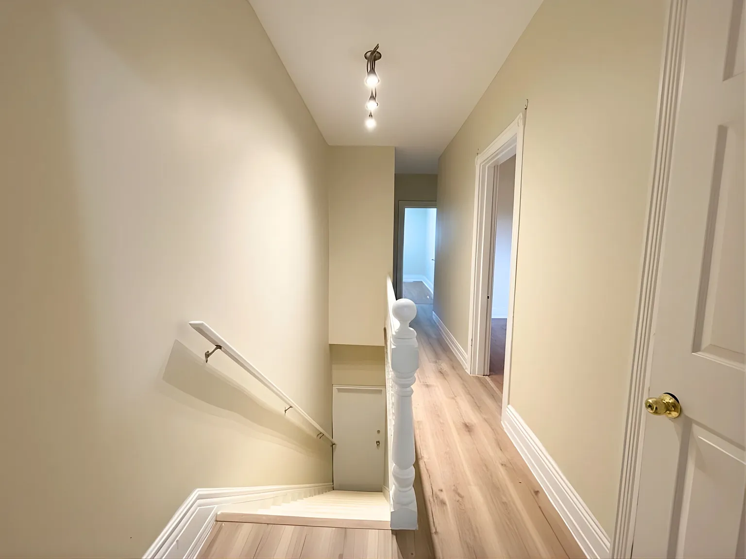 44 Spring St - Upper — Photo 3