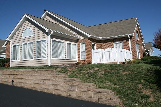 1st image of 102 Avonlea Pl