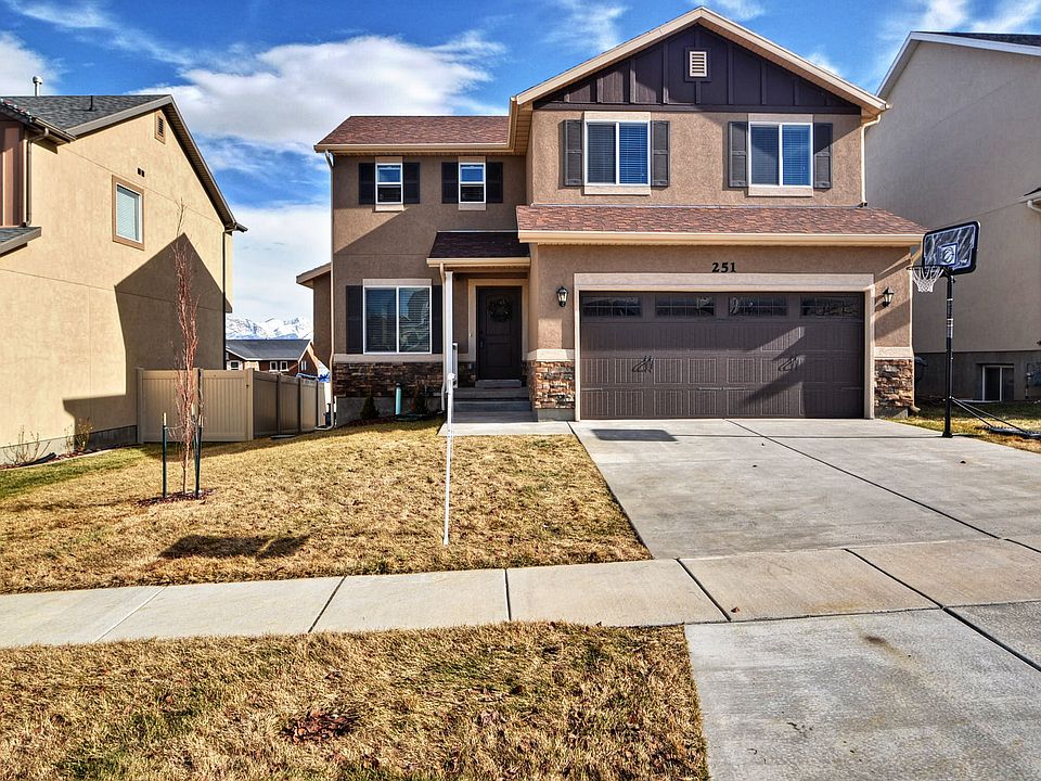 1st image of 251 W Autumn Creek Dr
