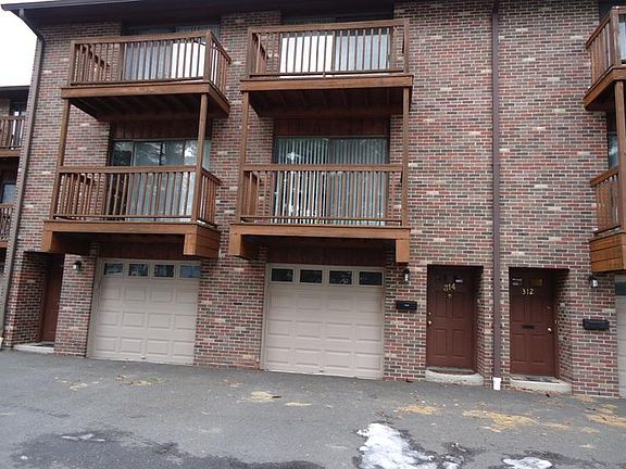 Spacious, Lovely Two Bedroom Townhouse