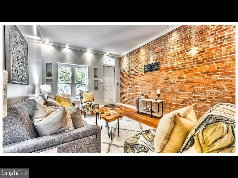 1209 S Ellwood Ave — Photo 6