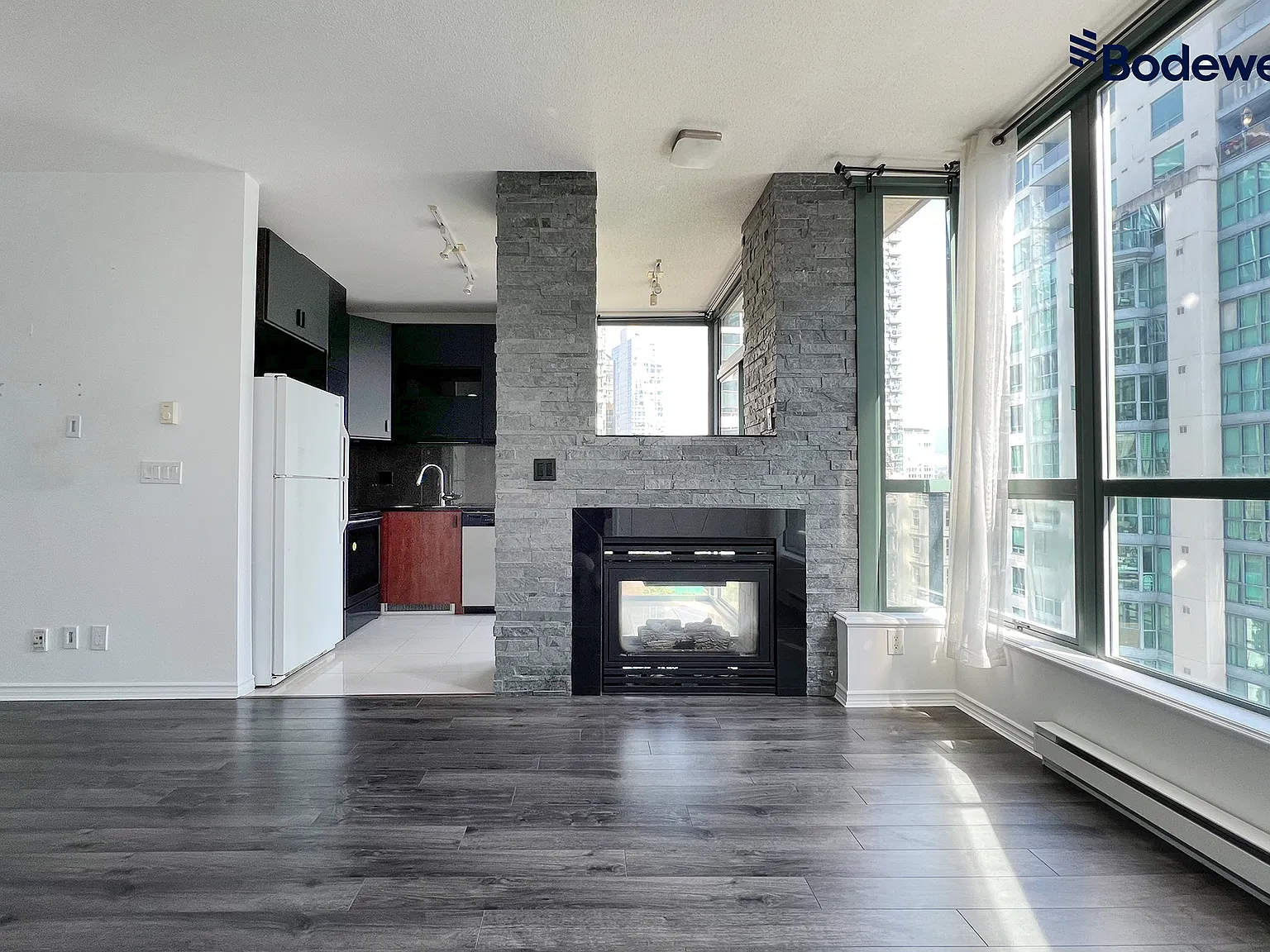 1239 Georgia St W — Photo 3