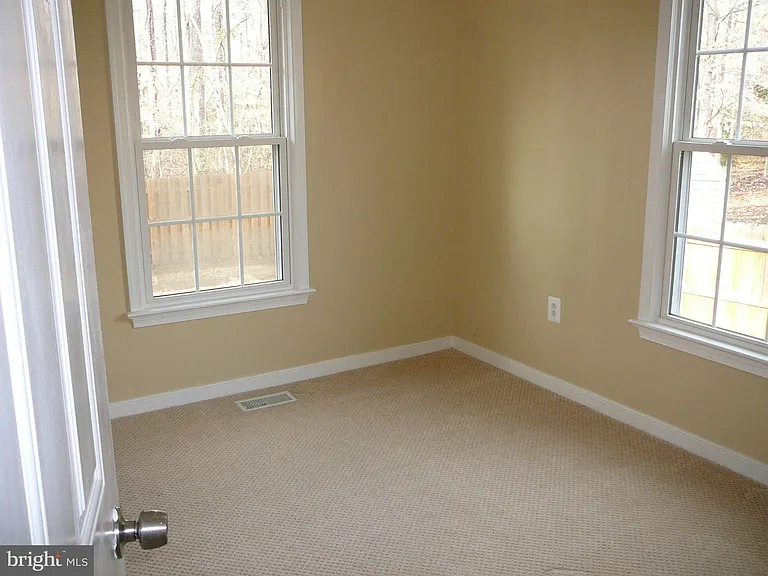 231 Vine Pl — Photo 6