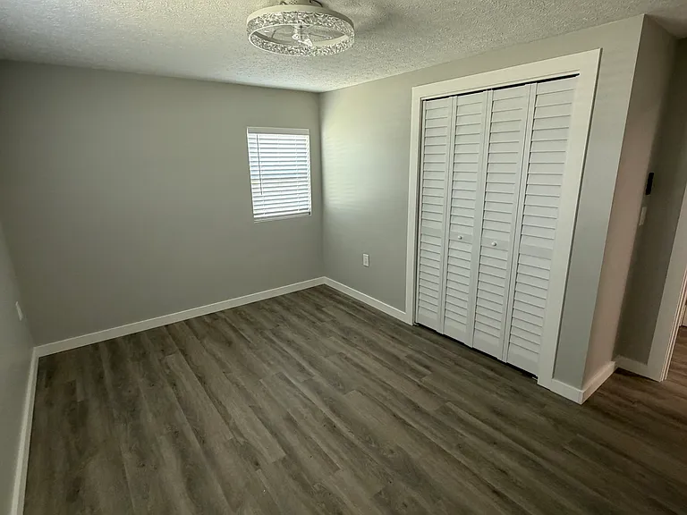 715 W Wentworth St — Photo 5