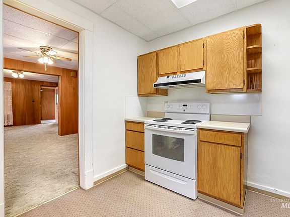 4th image of 28572 Hyde Ave