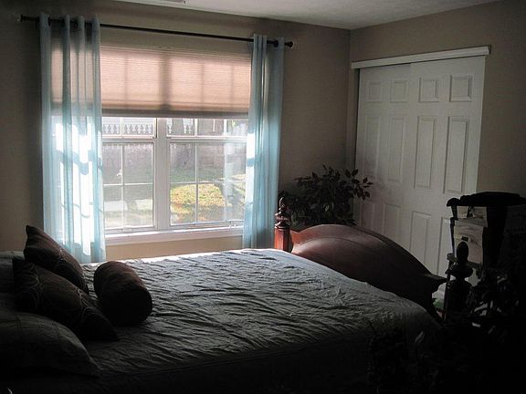 3rd image of 9499 Colony Pointe East Dr