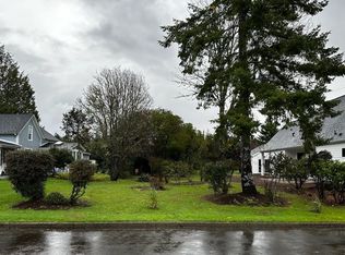 Oak St, Florence, OR 97439