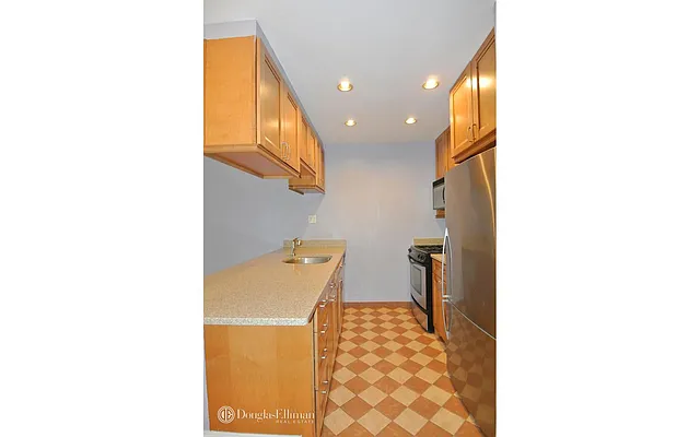 Rented by Douglas Elliman | media 4